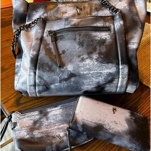 Barely used Vera Wang Pocketbook, Wallet Wristlet